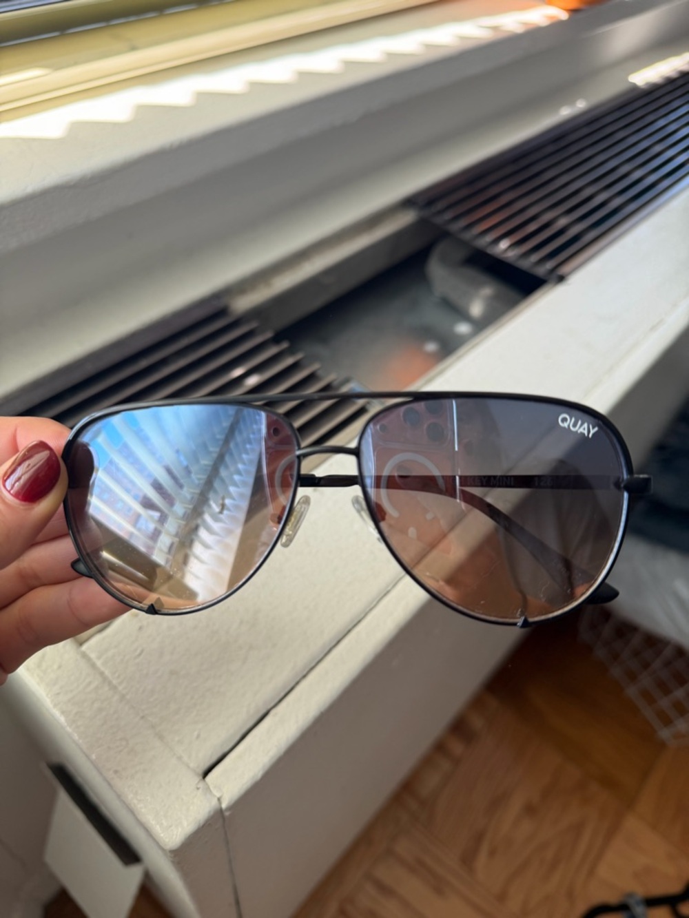 QUAY High Key Mini Sunglasses - Picture 3 of 5